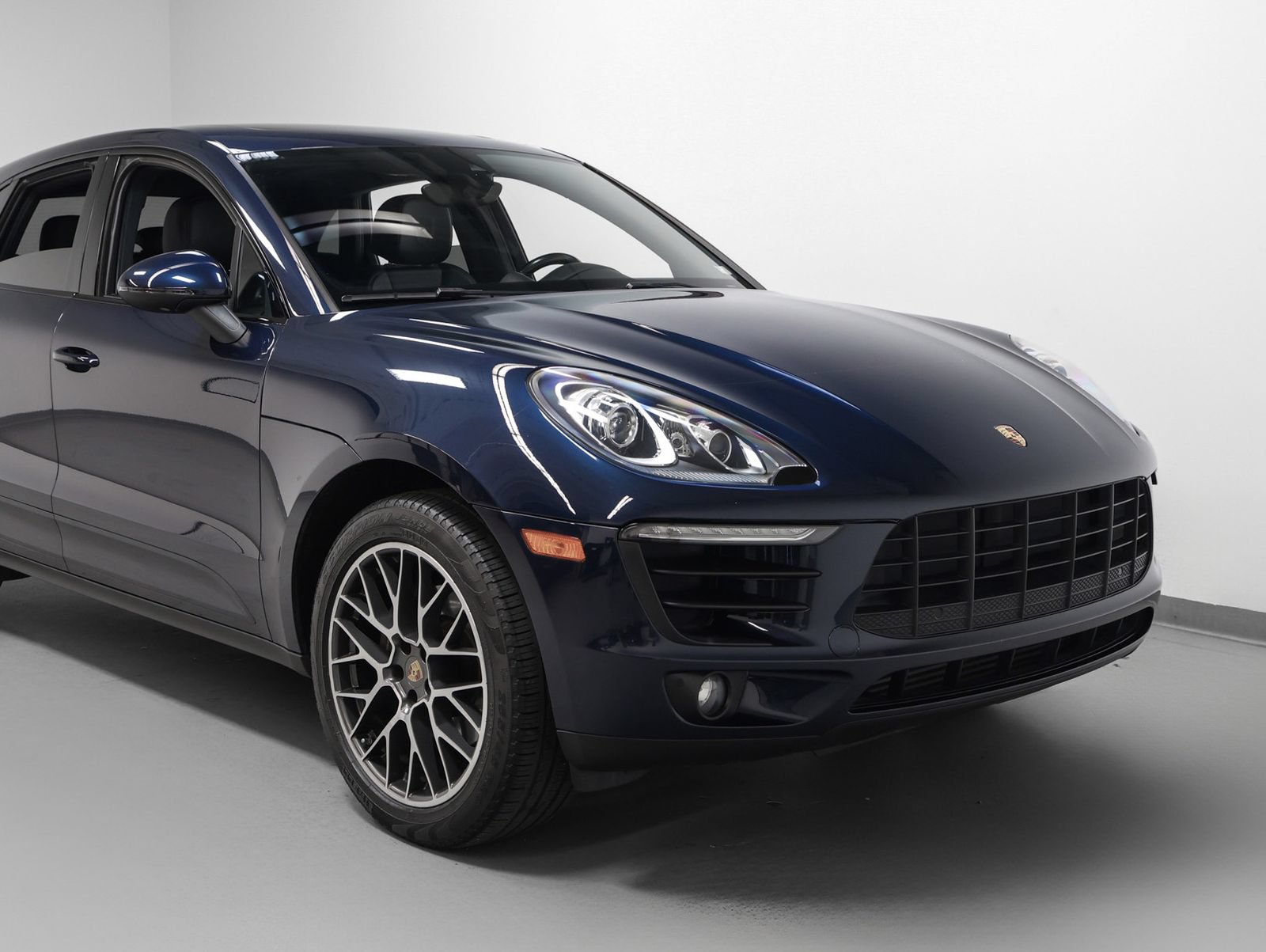 Certified 2018 Porsche Macan Sport Edition AWD/4WD image 9