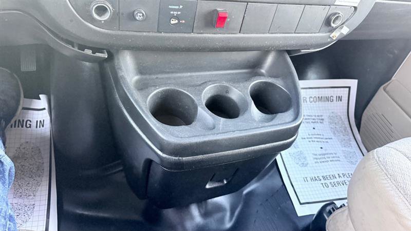 Used 2011 Chevrolet Express 2500 RWD image 16