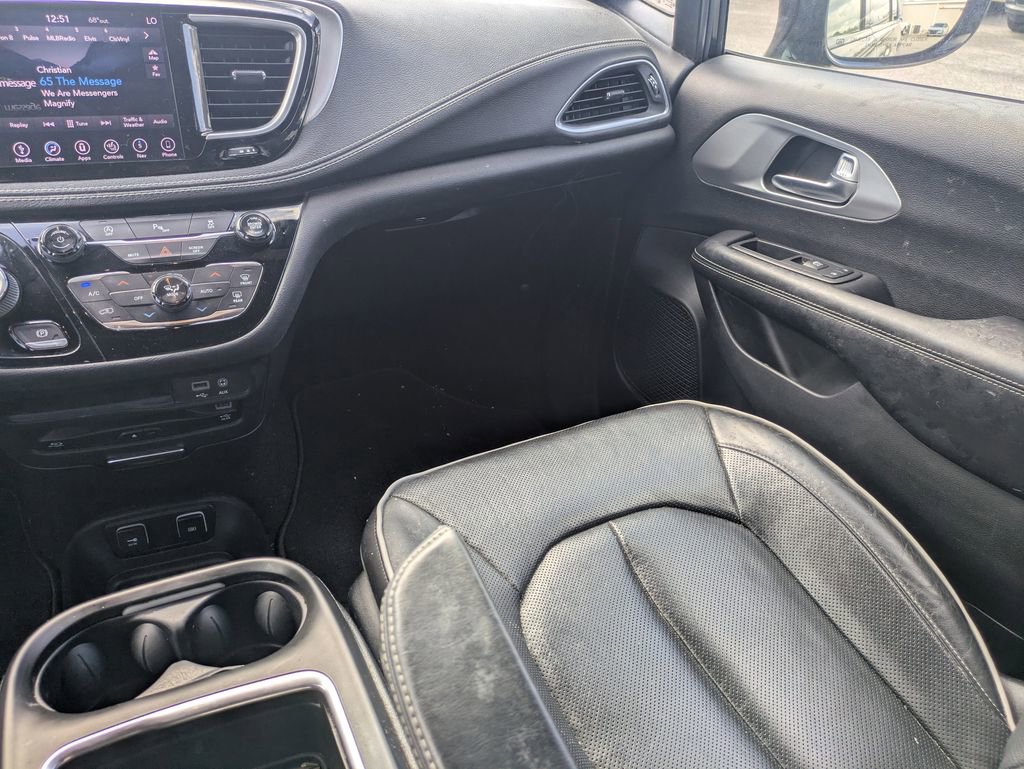 Used 2019 Chrysler Pacifica Limited w/ S Appearance Package image 17