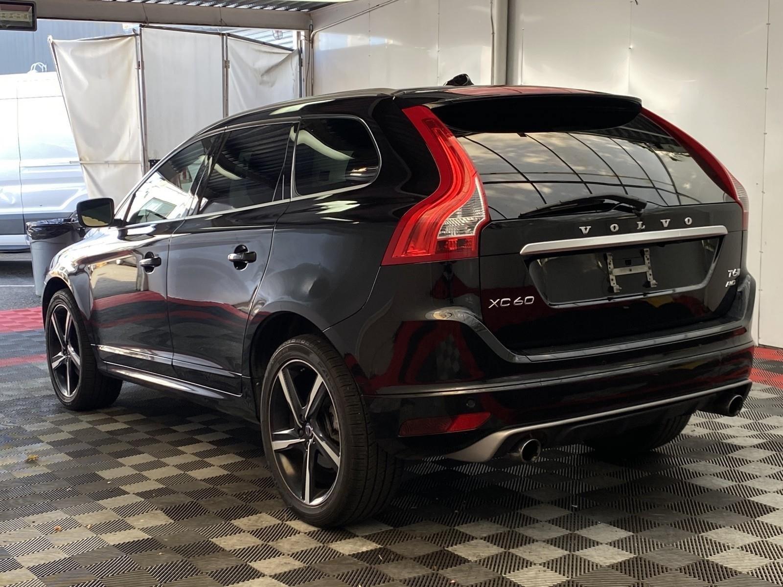 Used 2016 Volvo XC60 T6 R-Design w/ Proximity Package AWD/4WD image 4