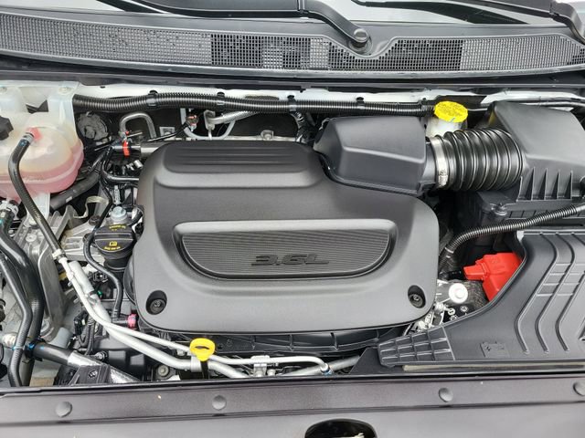 Used 2025 Chrysler Pacifica Select image 30