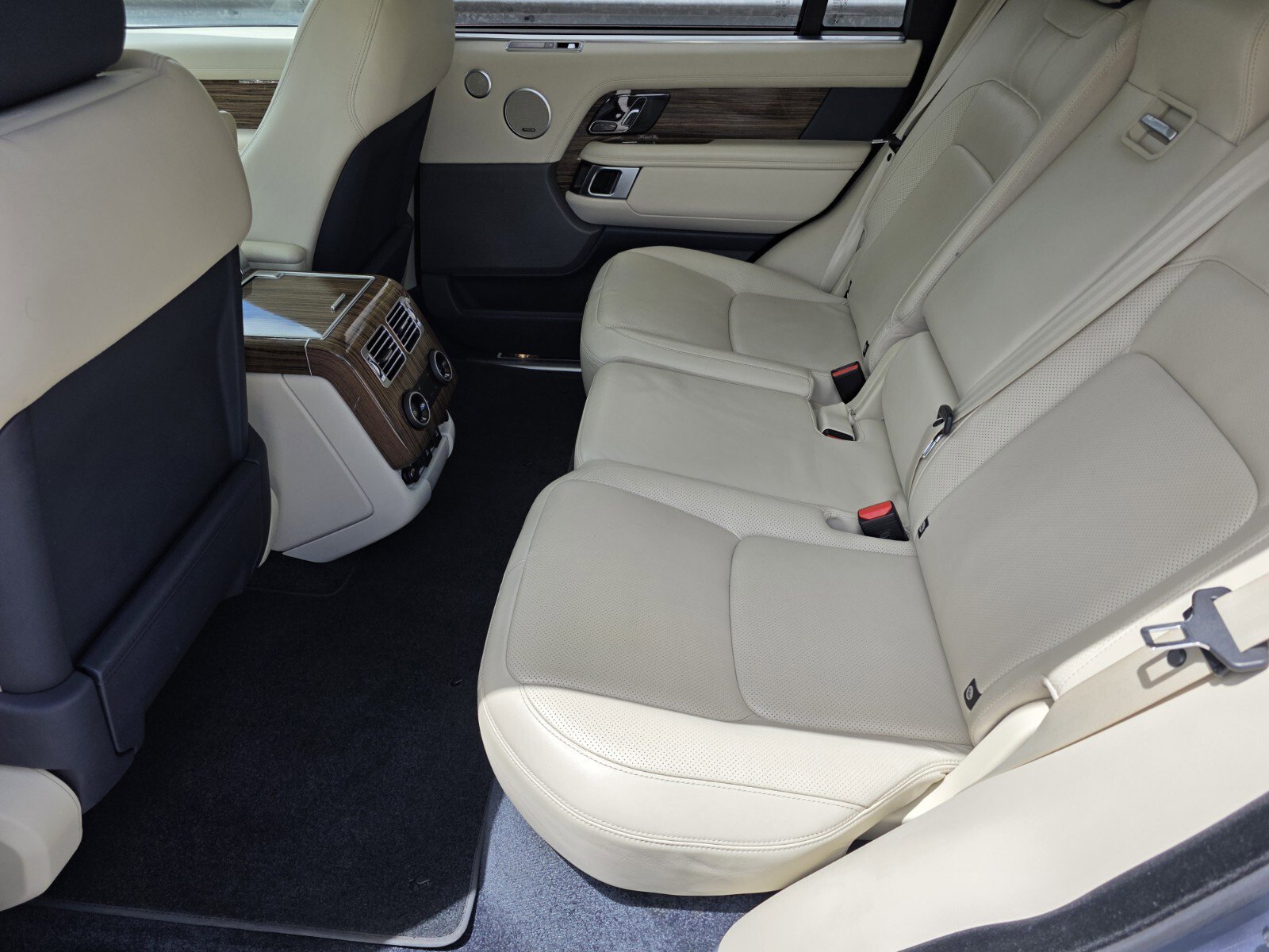 Used 2019 Land Rover Range Rover Long Wheelbase Supercharged image 14