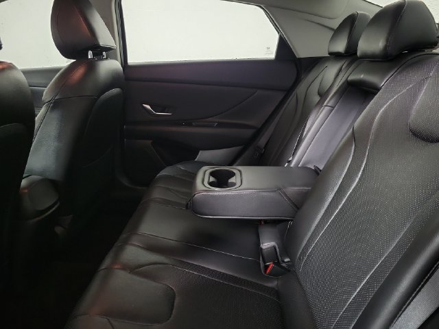 Used 2023 Hyundai Elantra Limited FWD image 11