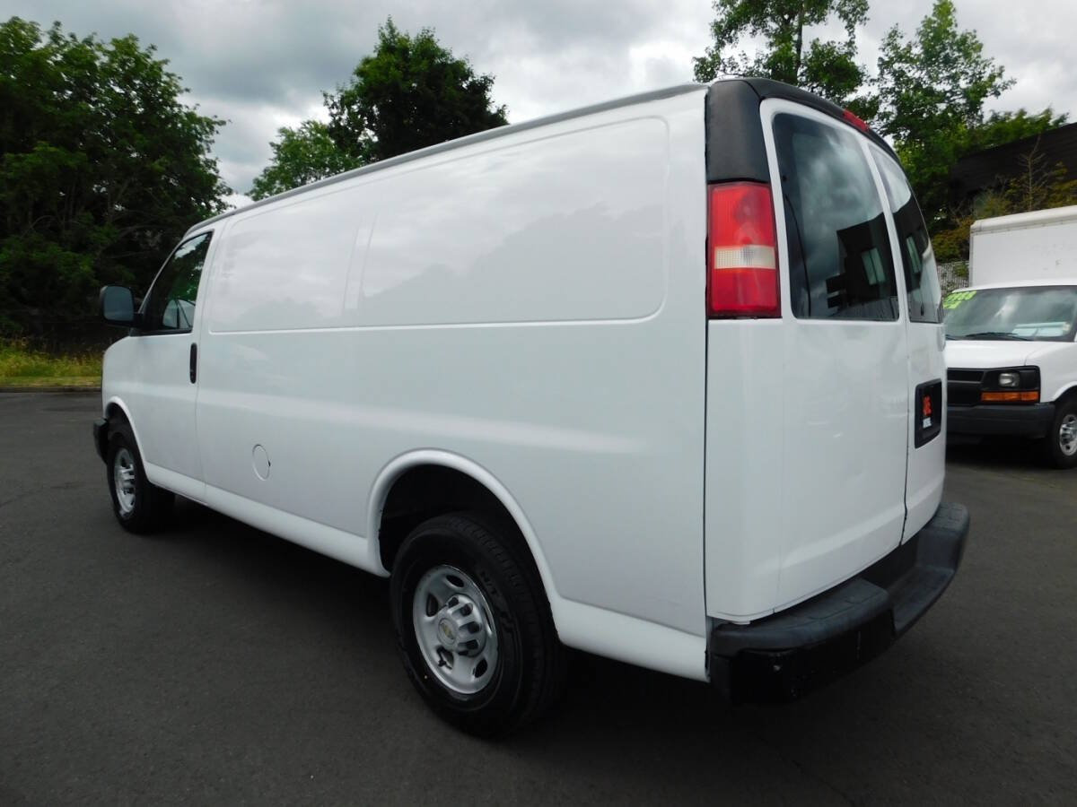 Used 2005 Chevrolet Express 3500 RWD image 3