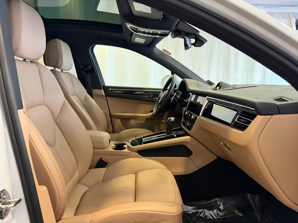 Certified 2023 Porsche Macan AWD/4WD image 15
