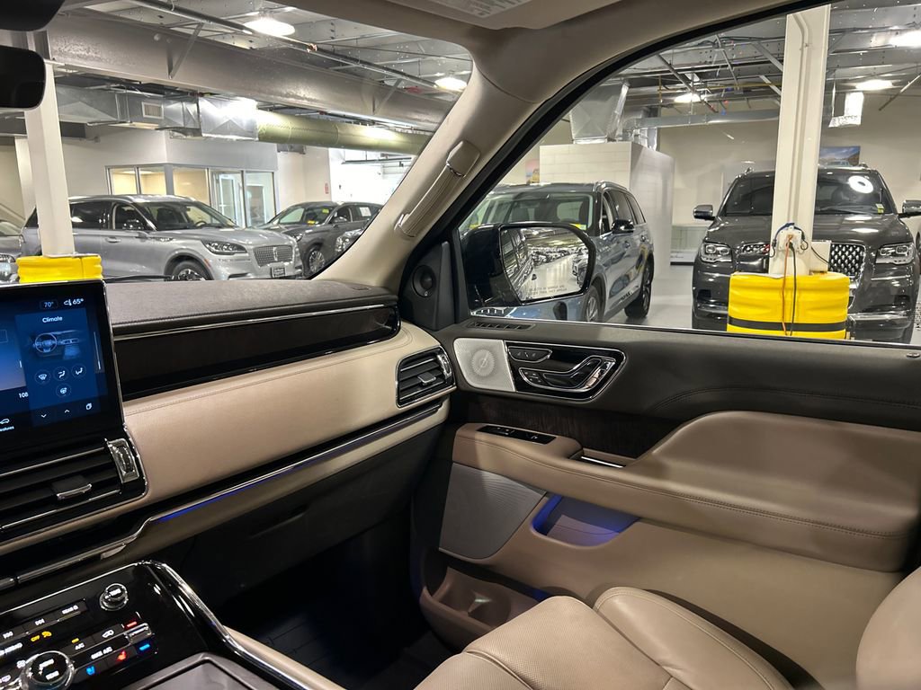 Used 2023 Lincoln Navigator L Reserve AWD/4WD image 25