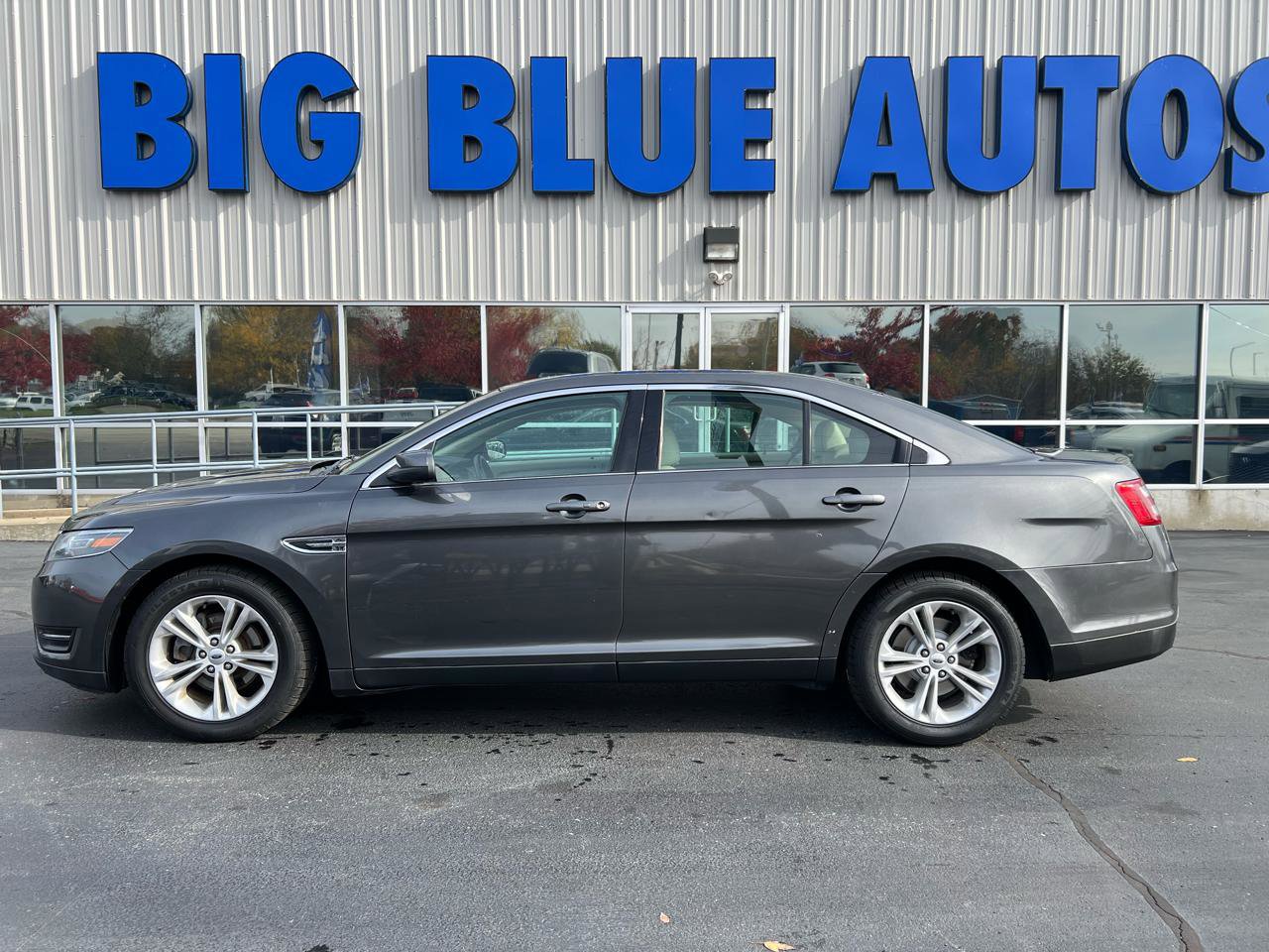 Used 2019 Ford Taurus SEL w/ Equipment Group 201A AWD/4WD image 2