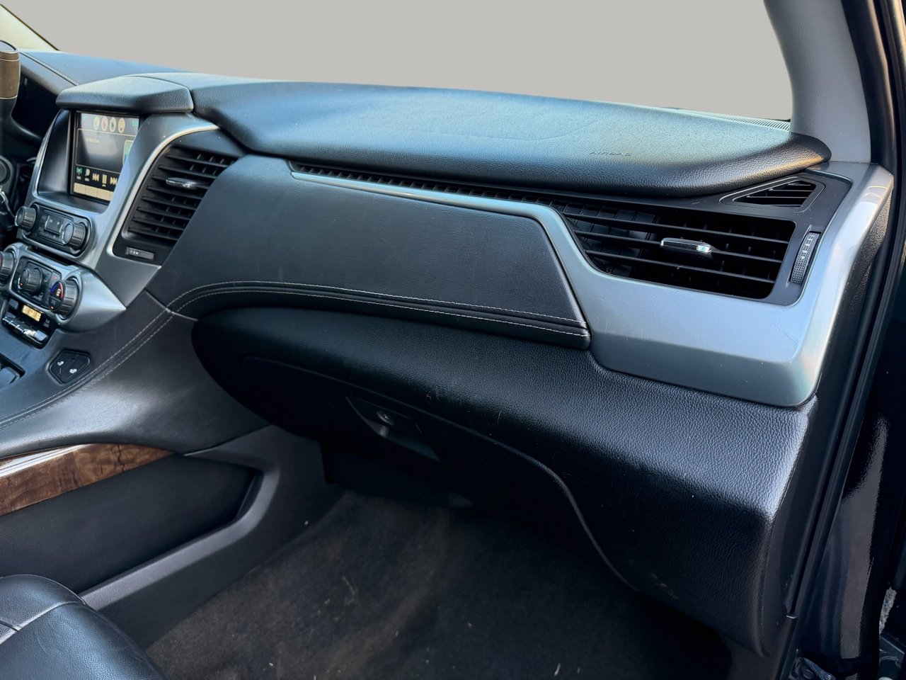 Used 2016 Chevrolet Suburban LT RWD image 34