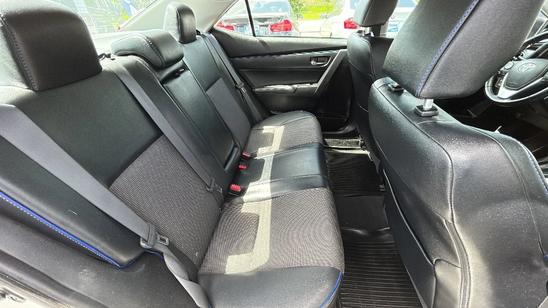 Used 2017 Toyota Corolla SE FWD image 23