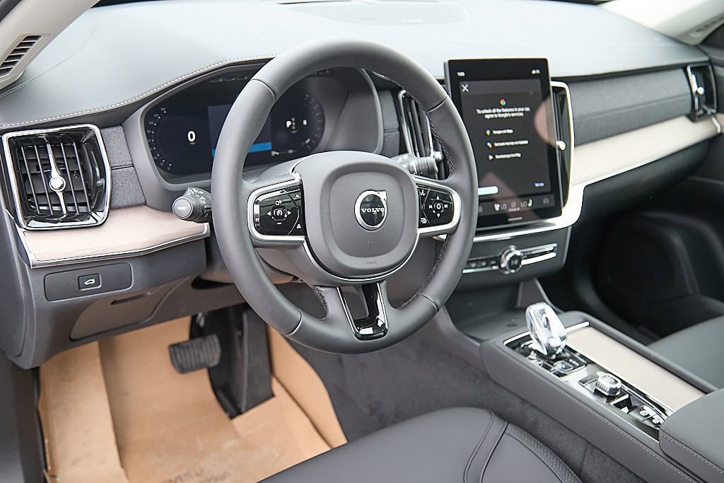 New 2026 Volvo XC90 B6 Plus w/ Protection Package image 13