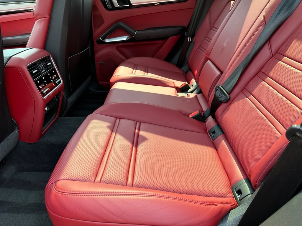 Used 2023 Porsche Cayenne Turbo AWD/4WD image 21