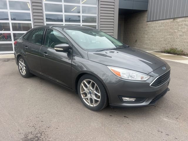 Used 2015 Ford Focus SE w/ Equipment Group 201A FWD image 3