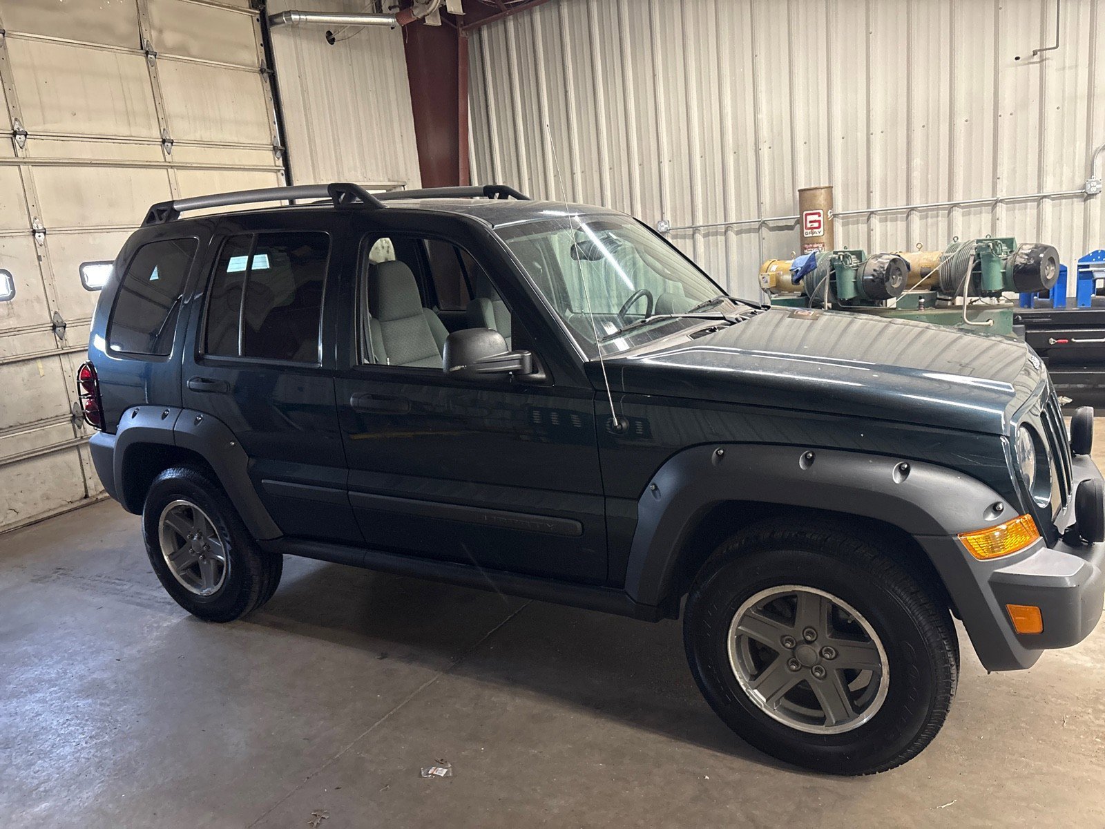 Used 2005 Jeep Liberty Renegade image 9
