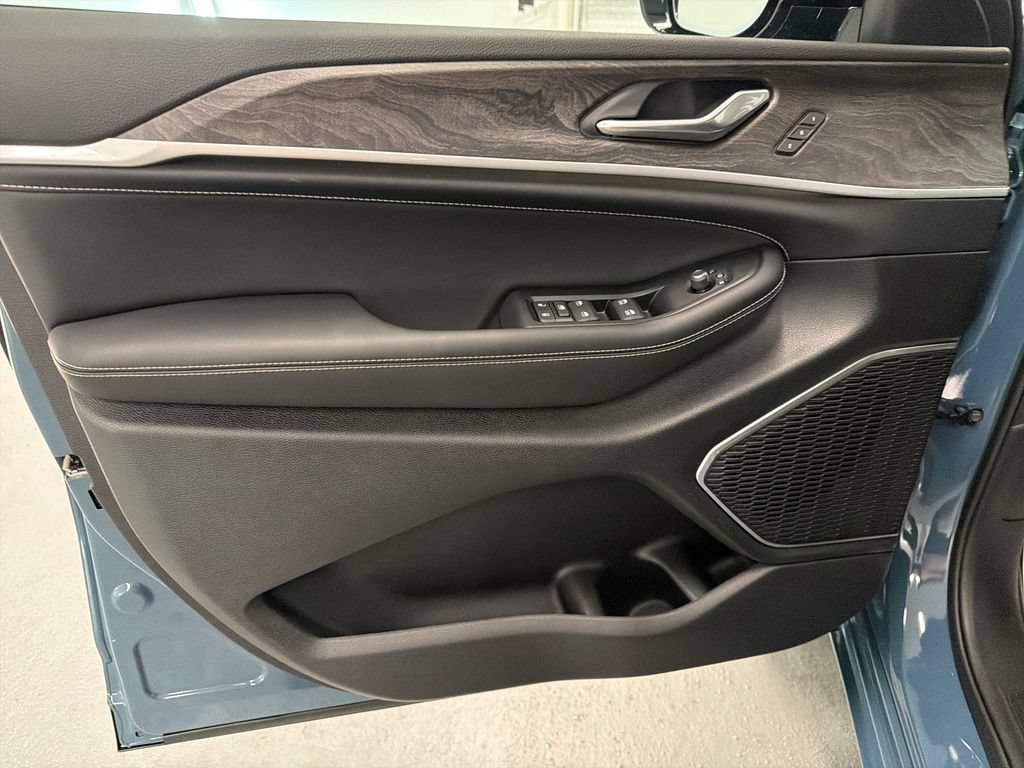 New 2026 Jeep Grand Cherokee Limited AWD/4WD image 11