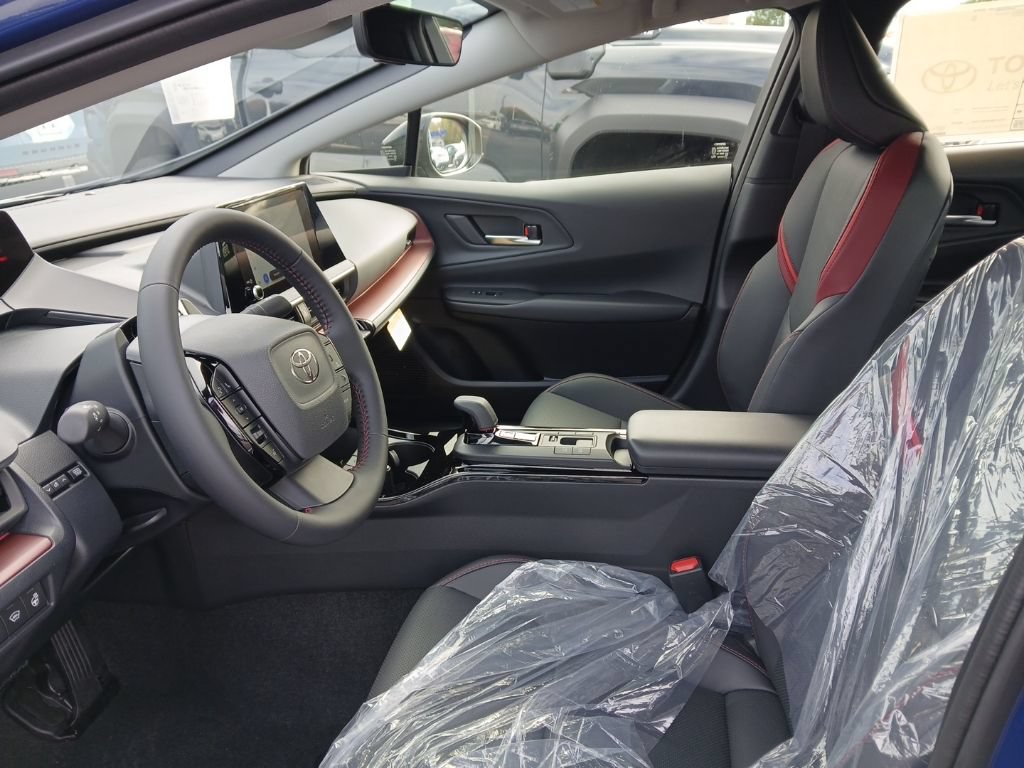 New 2026 Toyota Prius Plug-In Hybrid FWD image 6
