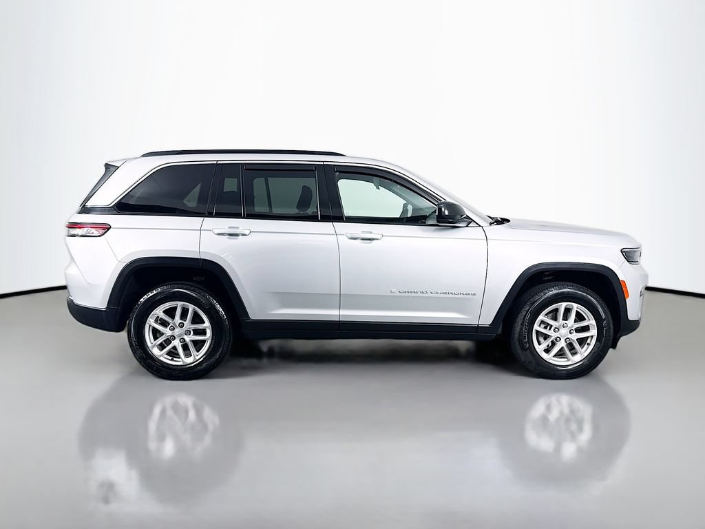 Used 2025 Jeep Grand Cherokee Laredo X w/ Luxury Tech Group I AWD/4WD image 4