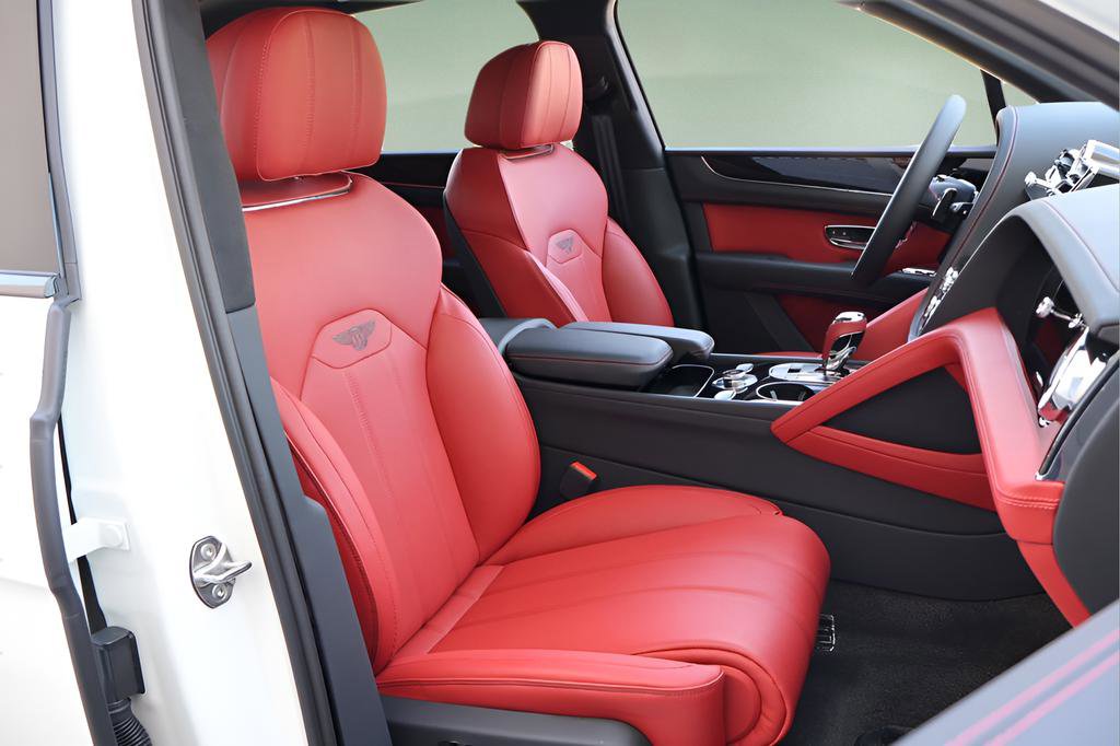 Used 2025 Bentley Bentayga image 19