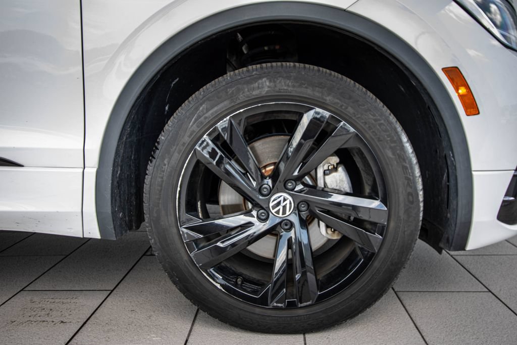 Certified 2023 Volkswagen Tiguan SE R-Line FWD image 5