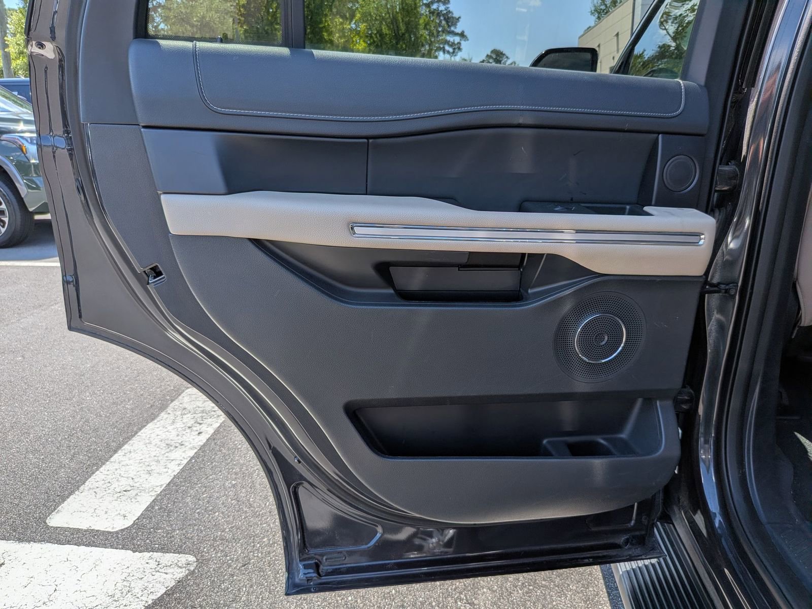 Used 2024 Ford Expedition Limited RWD image 28