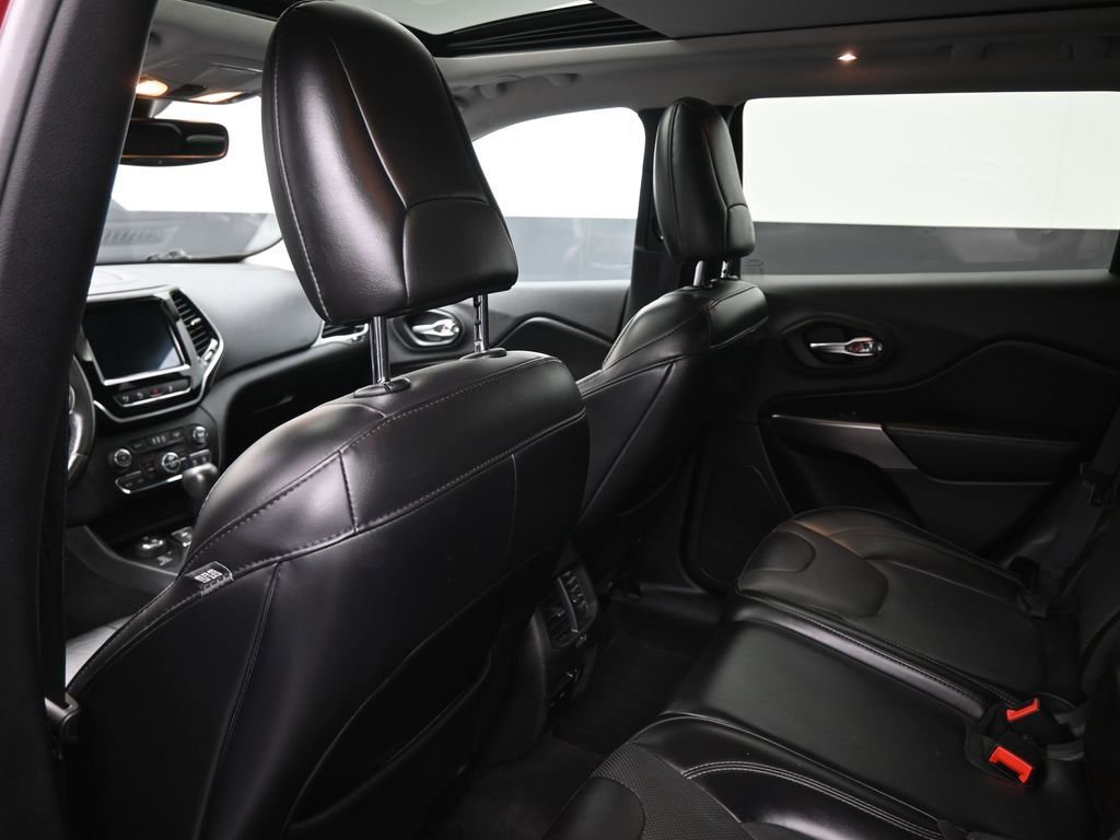 Used 2019 Jeep Cherokee Limited w/ Luxury Group AWD/4WD image 12