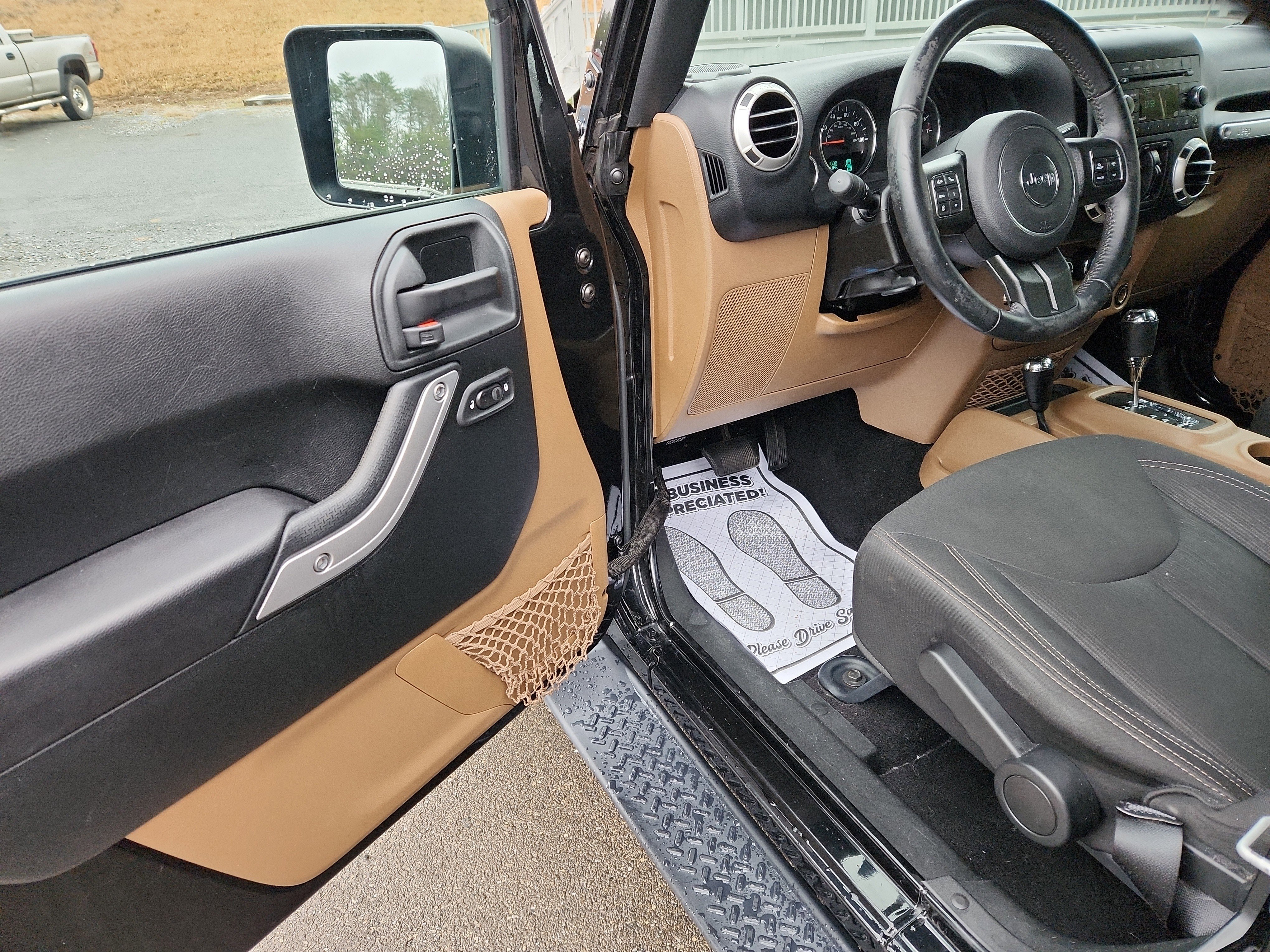 Used 2017 Jeep Wrangler Unlimited Sahara w/ Connectivity Group image 19