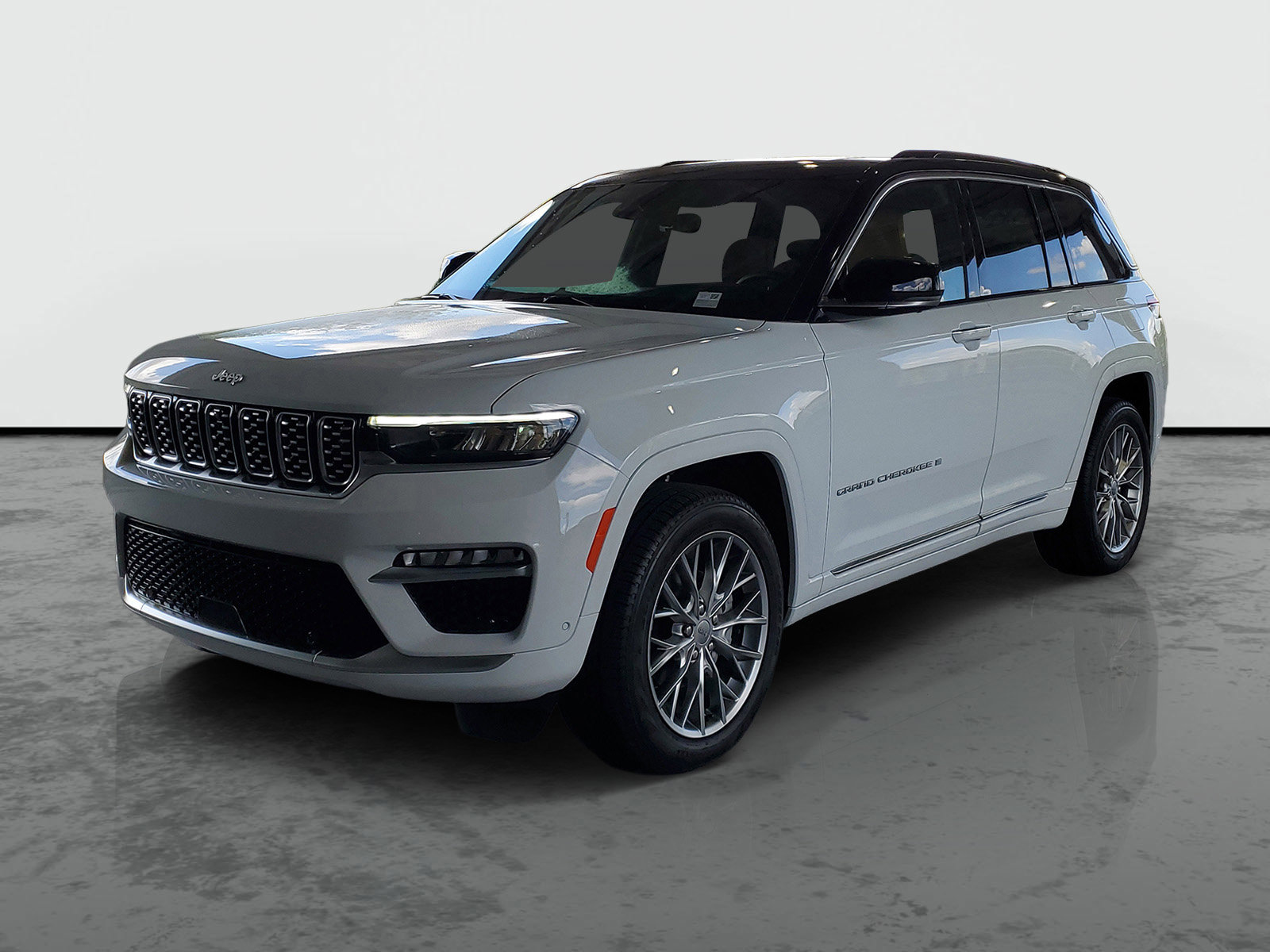 Certified 2025 Jeep Grand Cherokee Summit w/ Adv Protech Group IV AWD/4WD image 4