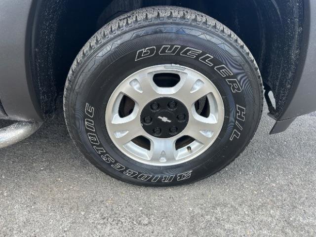 Used 2005 Chevrolet Avalanche Z71 w/ Sun And Sound Package image 14