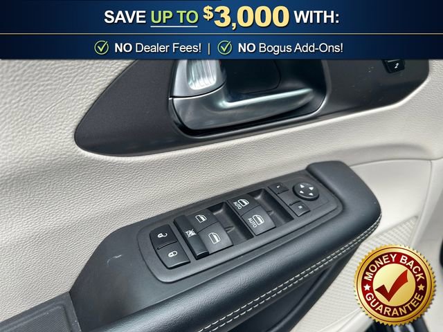 Used 2023 Chrysler Pacifica Touring-L image 16