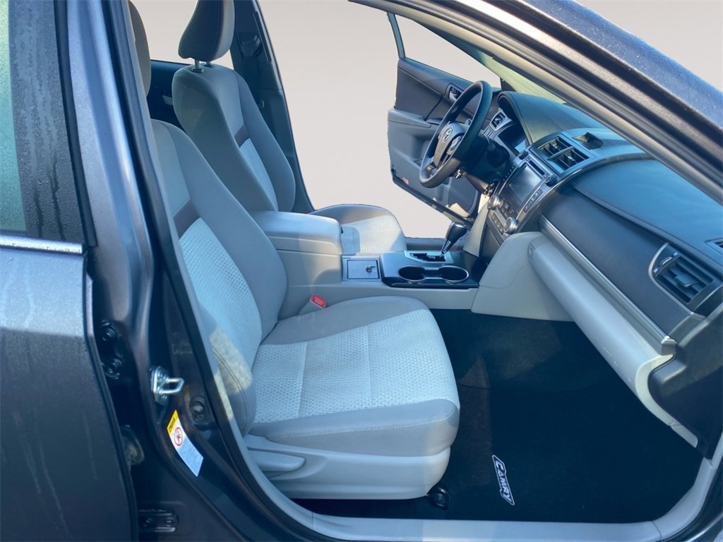 Used 2014 Toyota Camry LE image 9