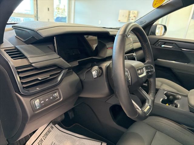 Used 2025 GMC Acadia AT4 w/ Luxury Package image 25