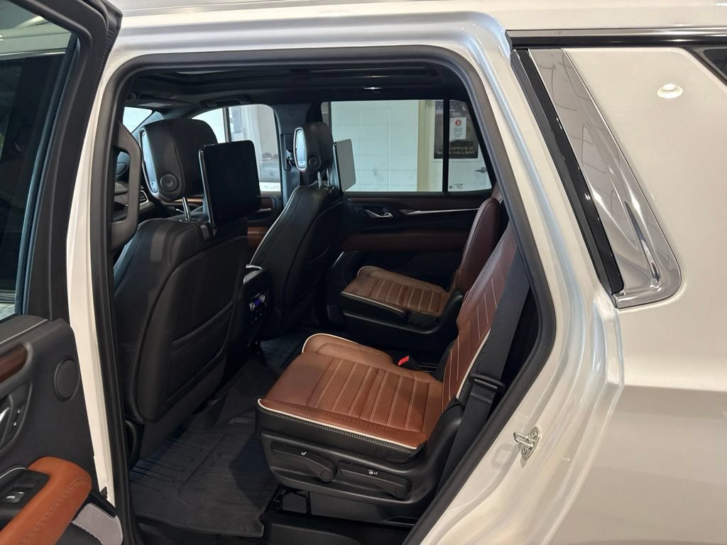 Used 2023 GMC Yukon Denali Ultimate w/ LPO, Floor Liner Package AWD/4WD image 19