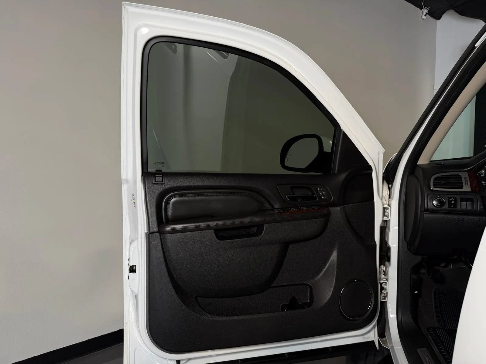 Used 2012 GMC Yukon XL Denali RWD image 28