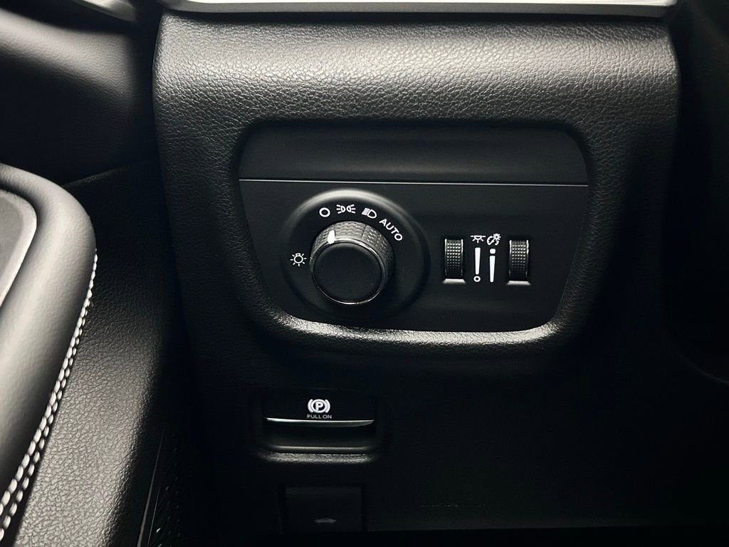 New 2025 Jeep Grand Cherokee Laredo X w/ Trailer Tow Package image 25