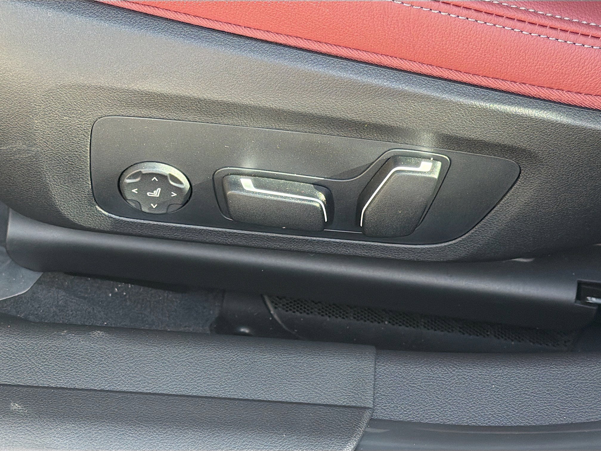 New 2026 BMW 330i xDrive Sedan w/ M Sport Package image 25