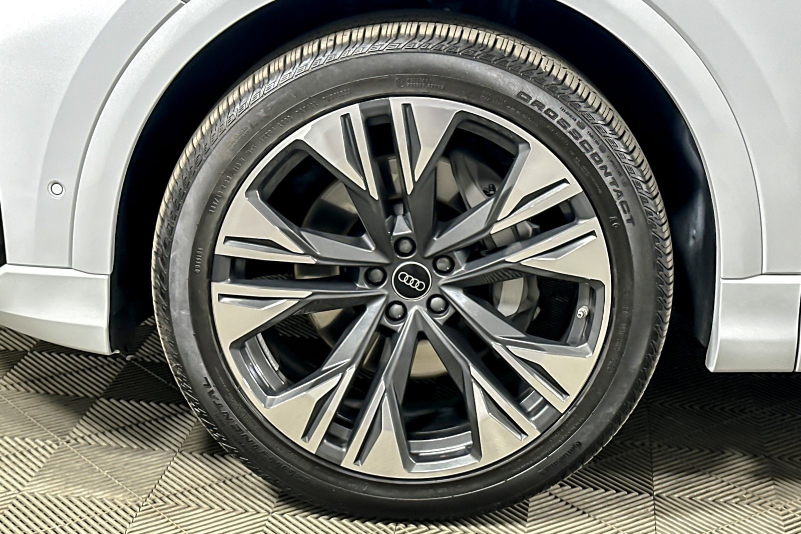 Used 2024 Audi Q8 Premium Plus w/ Premium Plus Package image 26