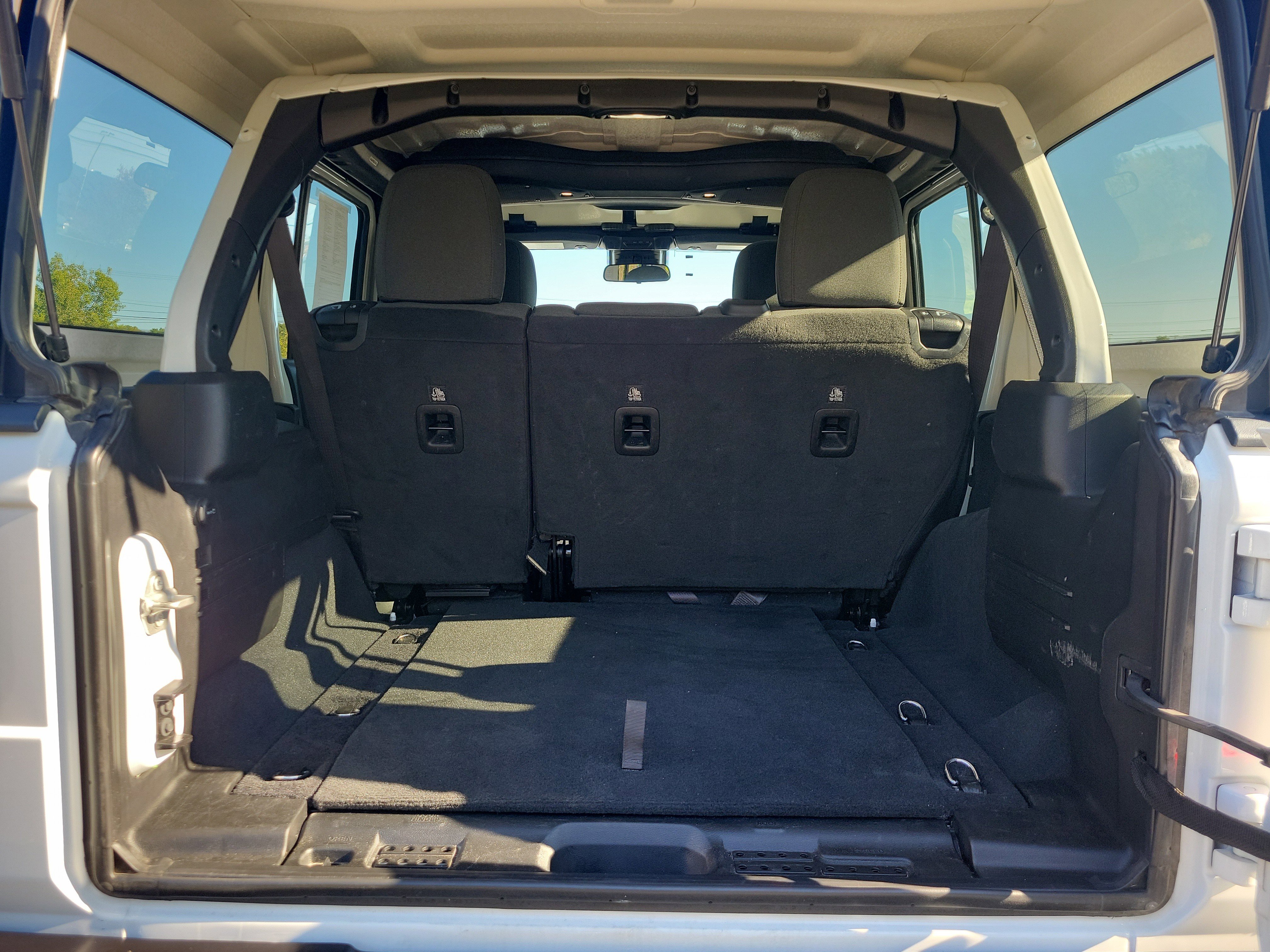 Used 2024 Jeep Wrangler Unlimited Rubicon image 17