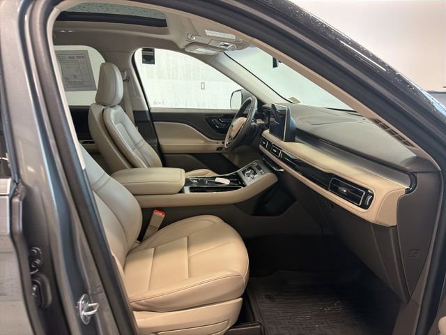 Used 2023 Lincoln Aviator AWD w/ Premium Package image 35