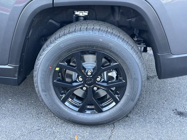 New 2025 Jeep Grand Cherokee L Altitude image 18