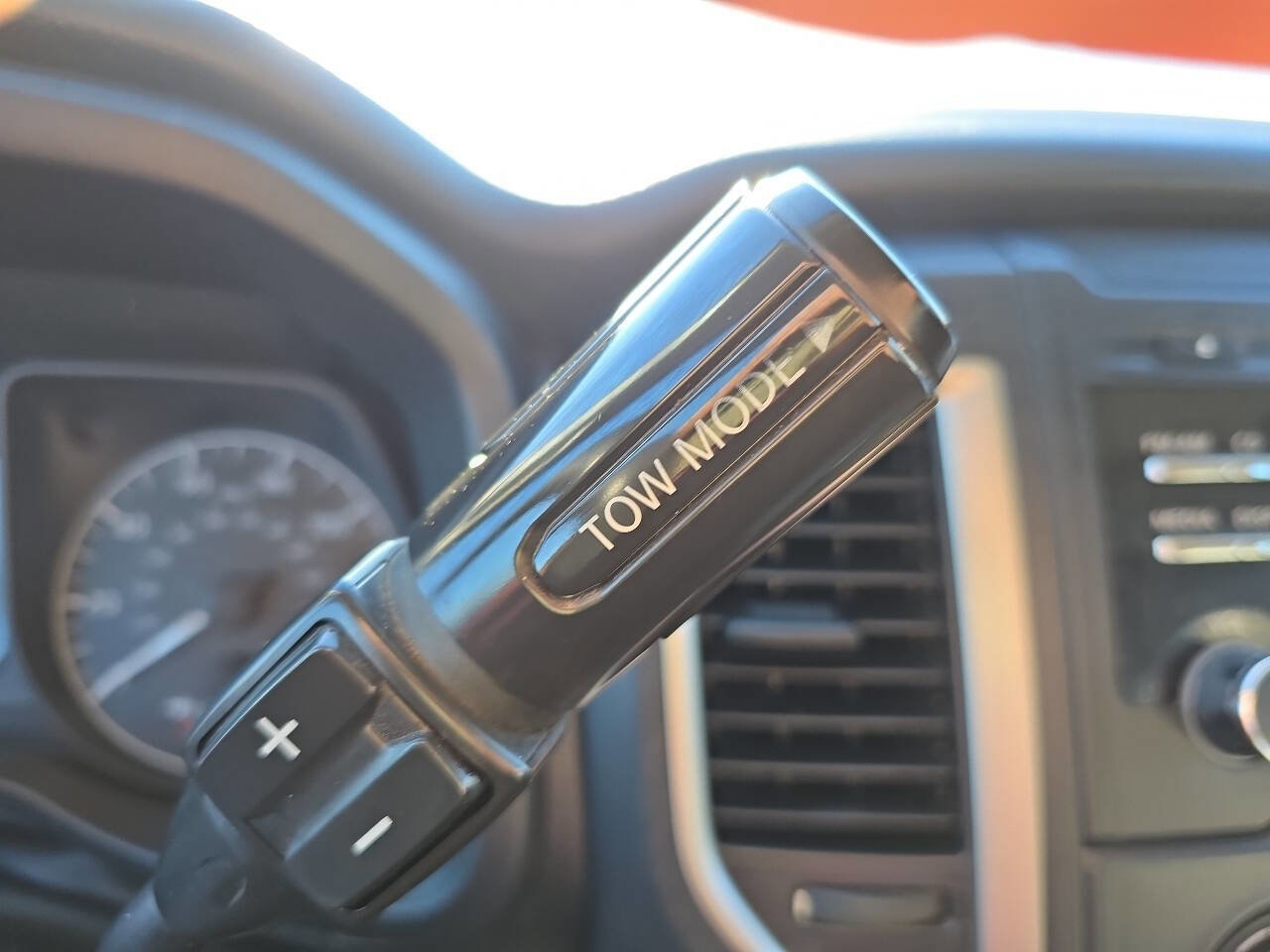 Used 2017 Nissan Titan S image 35