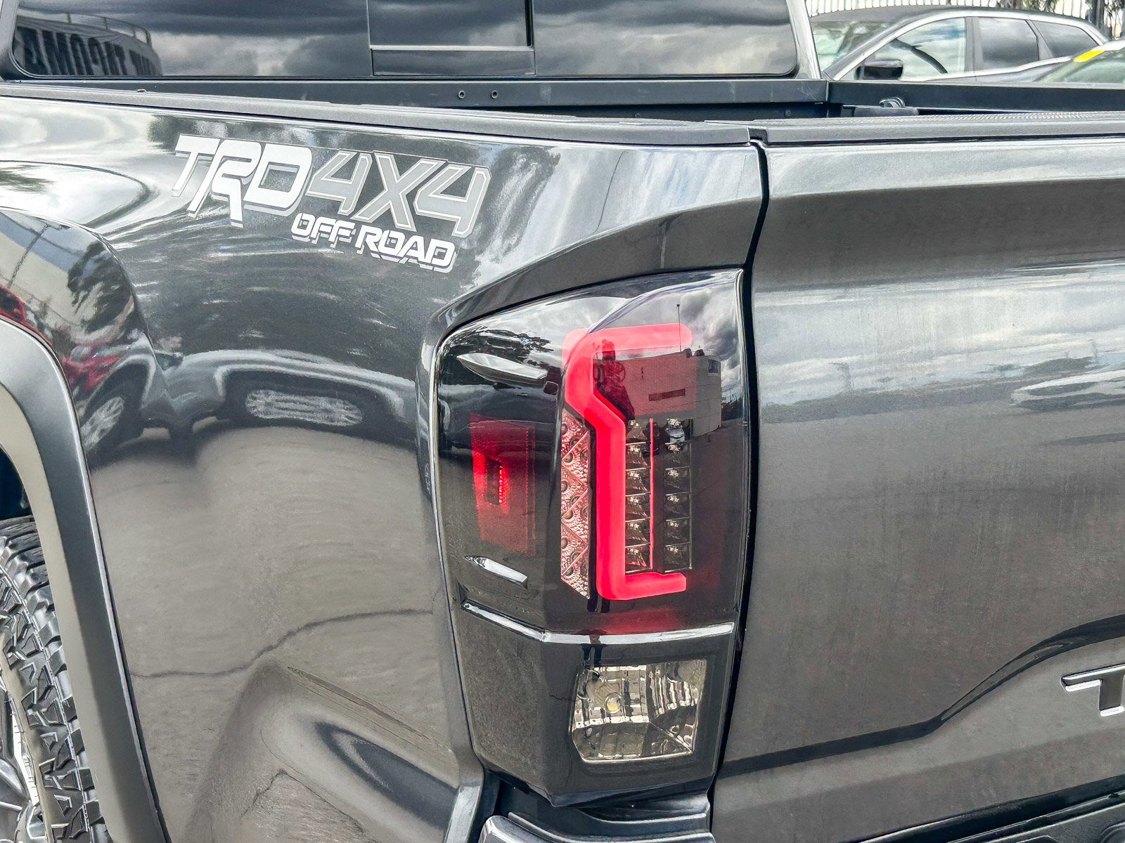Used 2020 Toyota Tacoma TRD Off-Road w/ TRD Premium Off Road Package AWD/4WD image 9
