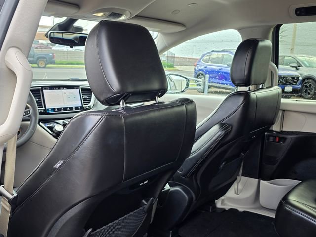 Used 2024 Chrysler Pacifica Touring-L image 21