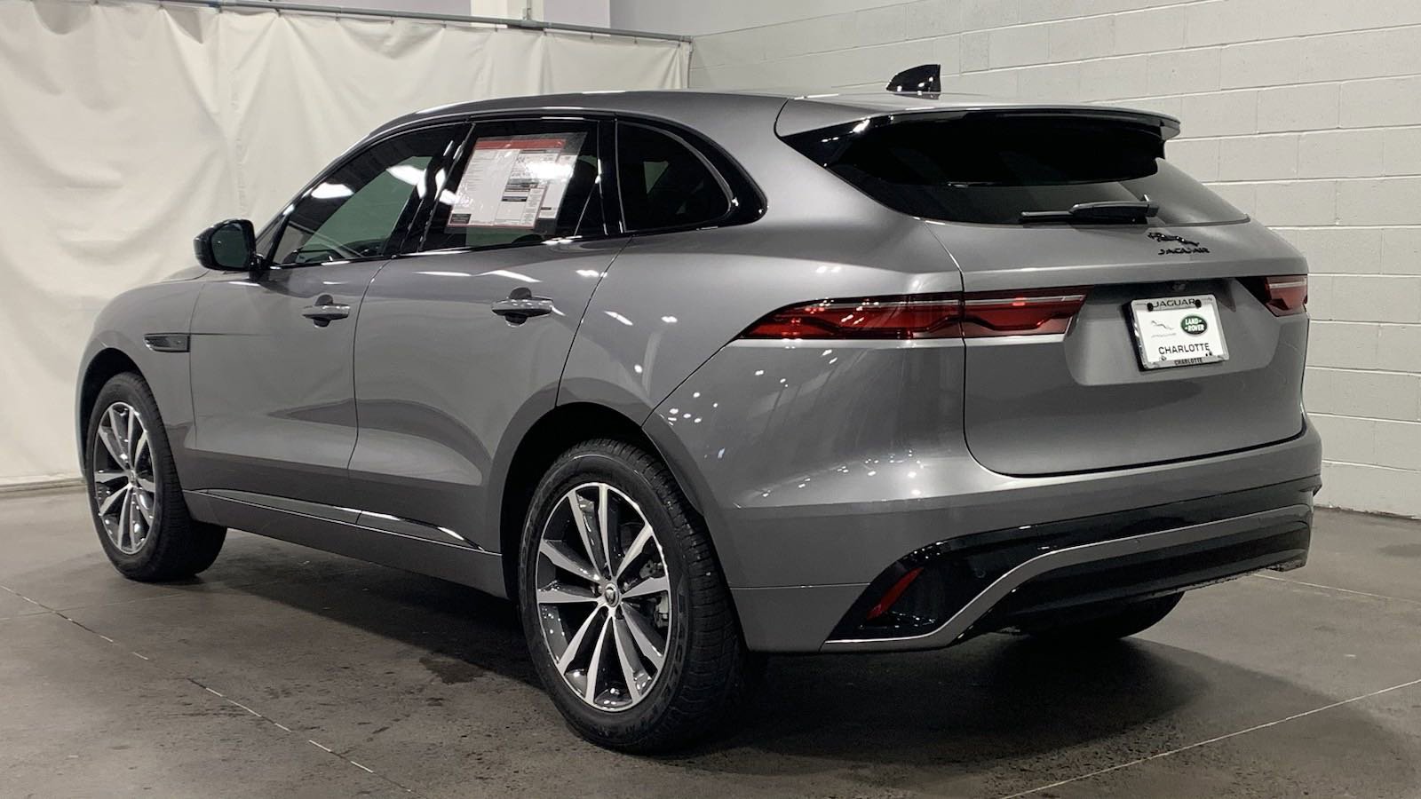 Certified 2025 Jaguar F-PACE R-Dynamic S image 9