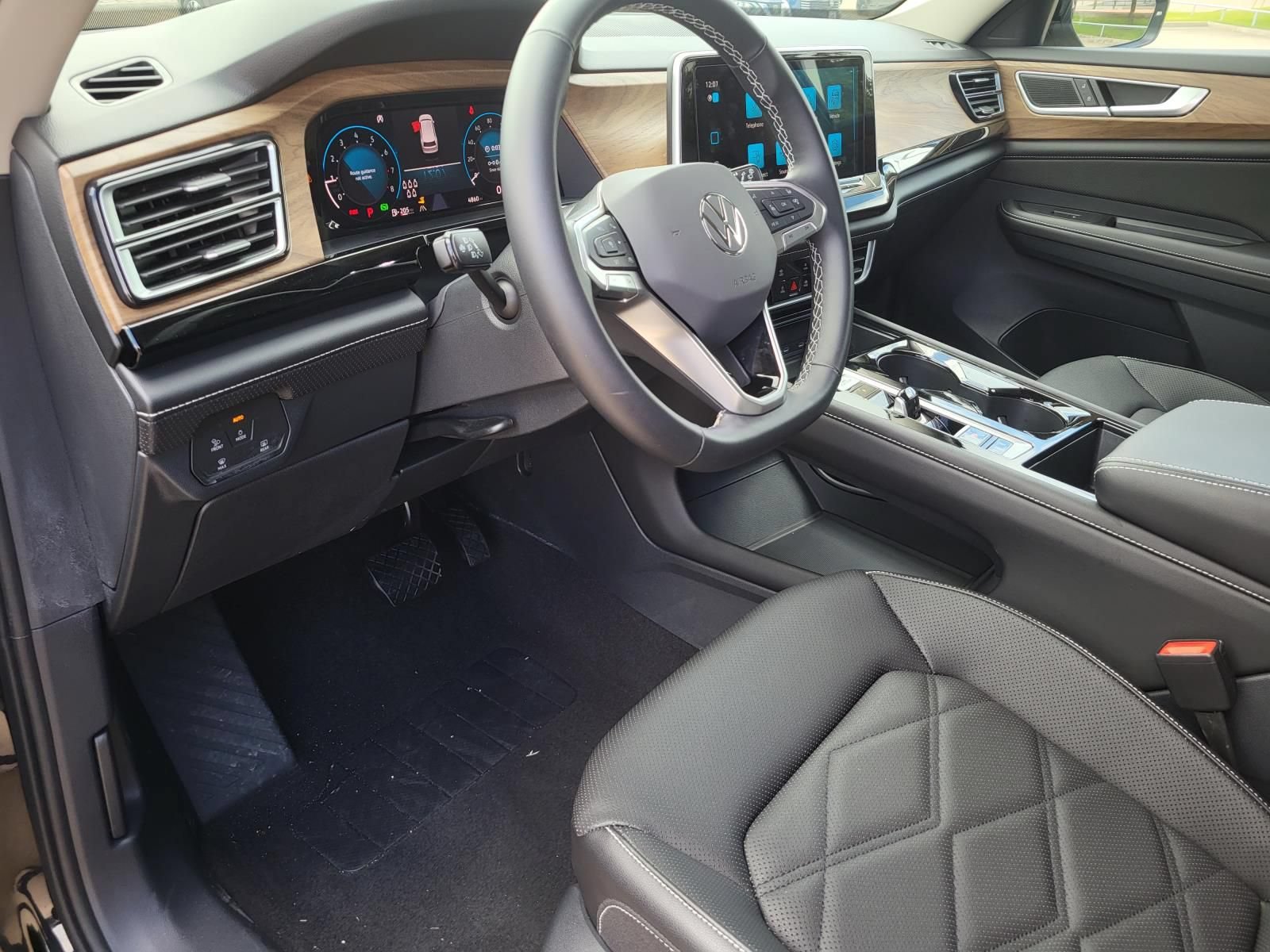 Used 2024 Volkswagen Atlas SE FWD image 24