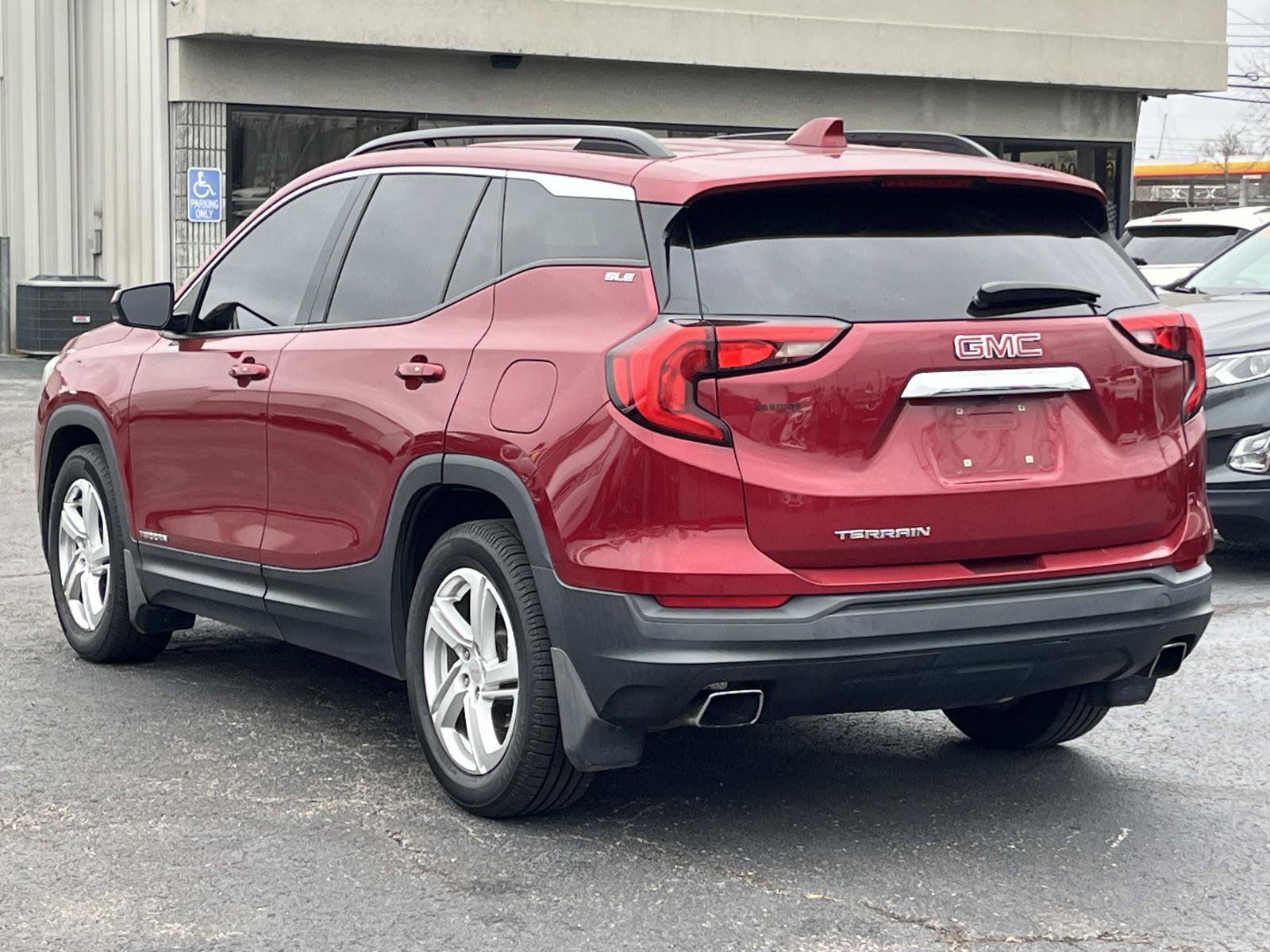 Used 2018 GMC Terrain SLE w/ Driver Convenience Package image 3