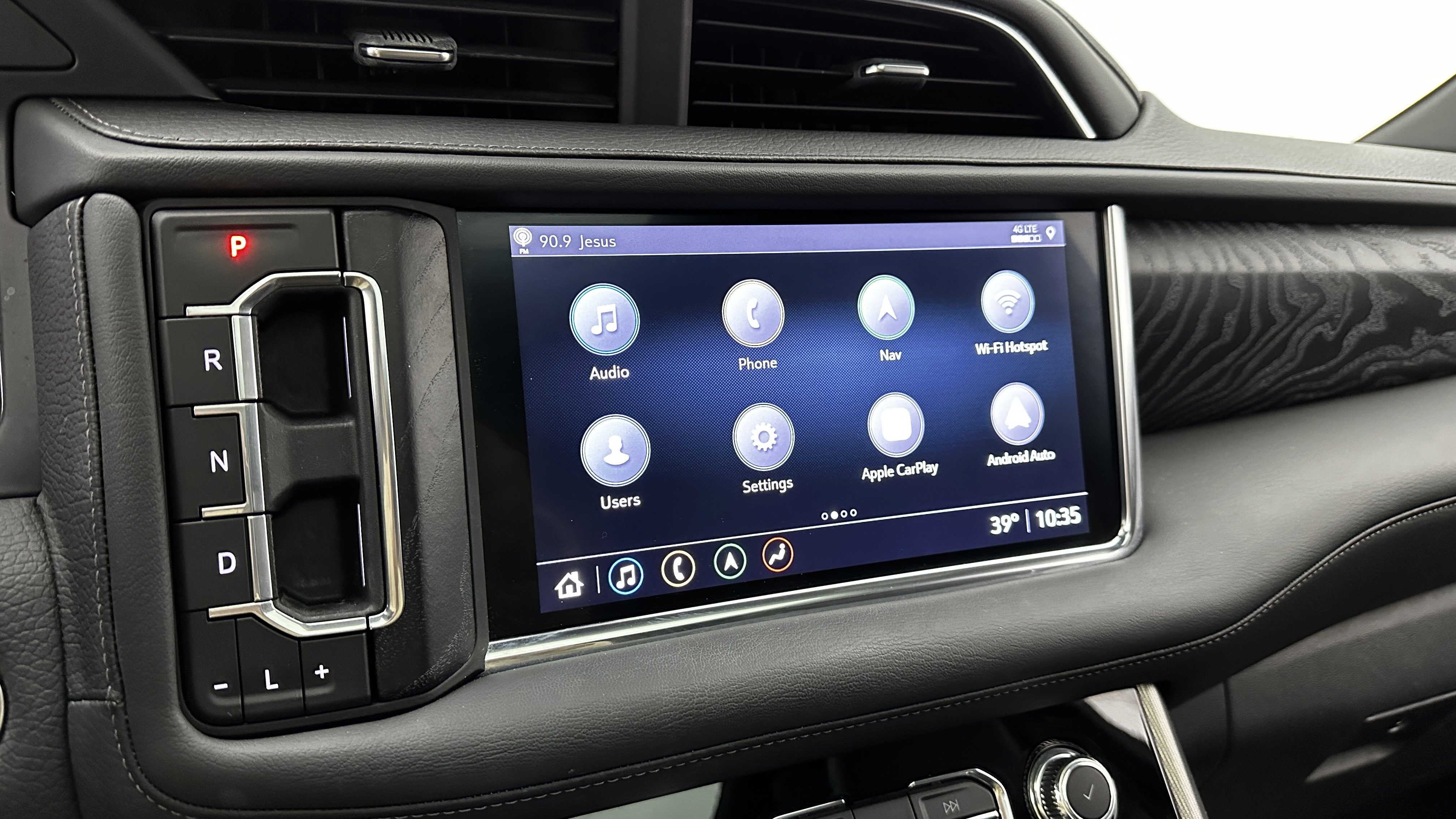 Used 2021 GMC Yukon Denali w/ Denali Premium Package image 18