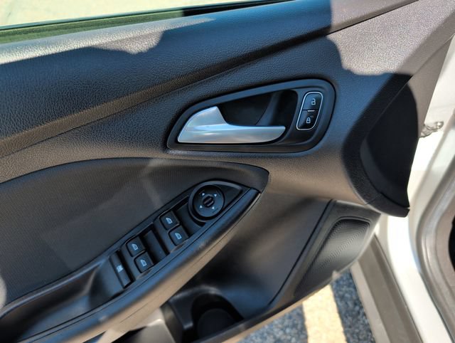 Used 2017 Ford Focus SE w/ Interior Protection Package FWD image 13