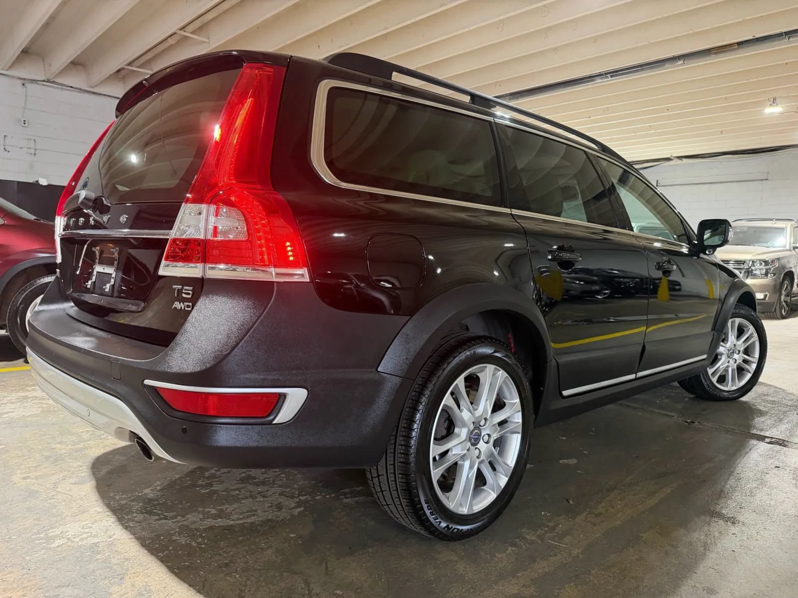 Used 2016 Volvo XC70 T5 Platinum w/ Climate Package AWD/4WD image 4
