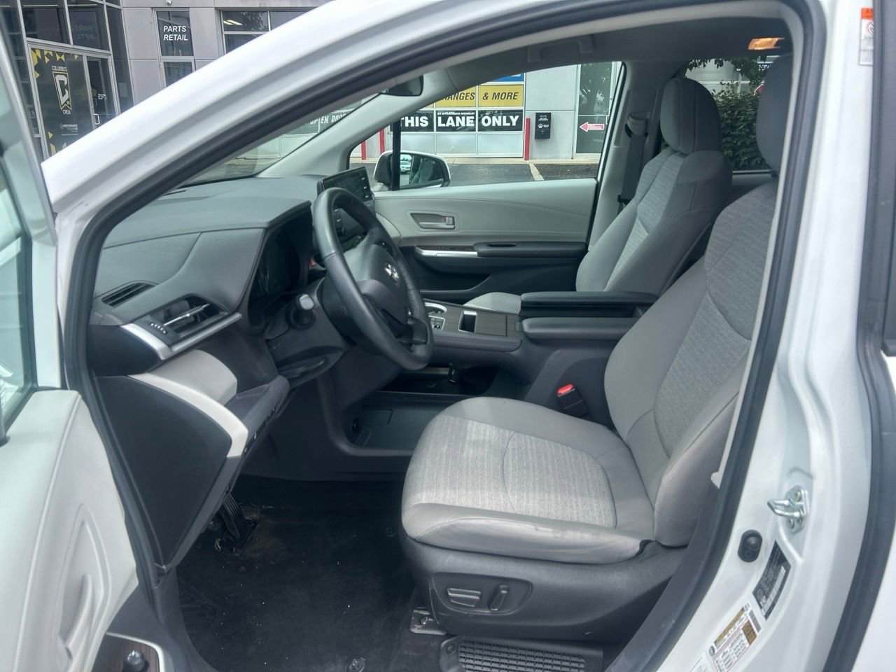 Used 2024 Toyota Sienna LE AWD/4WD image 11