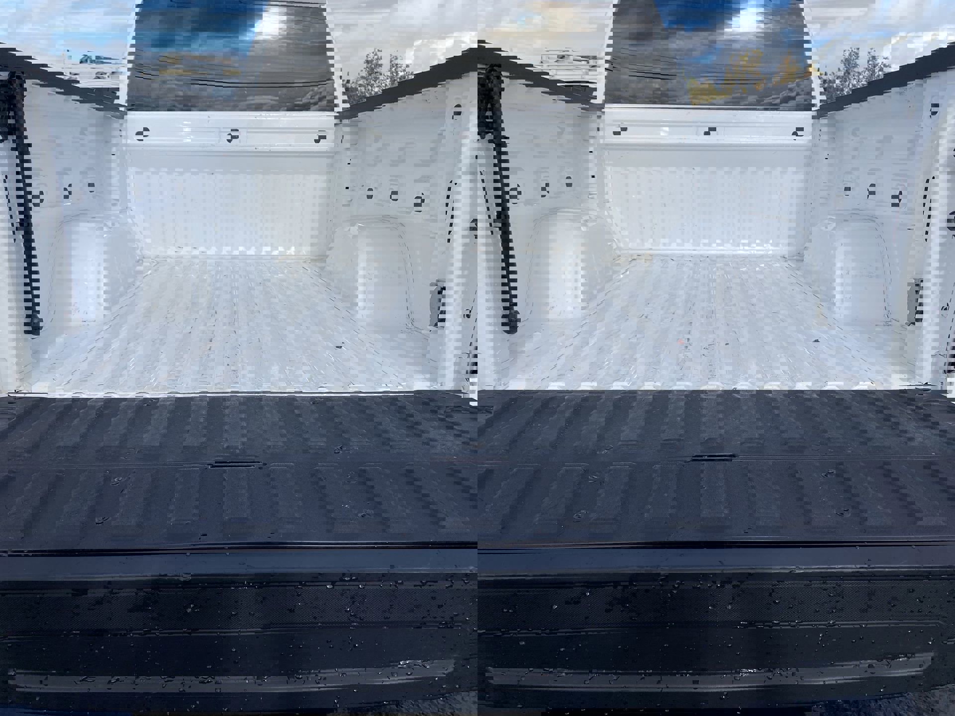 Used 2024 GMC Sierra 1500 SLT image 25