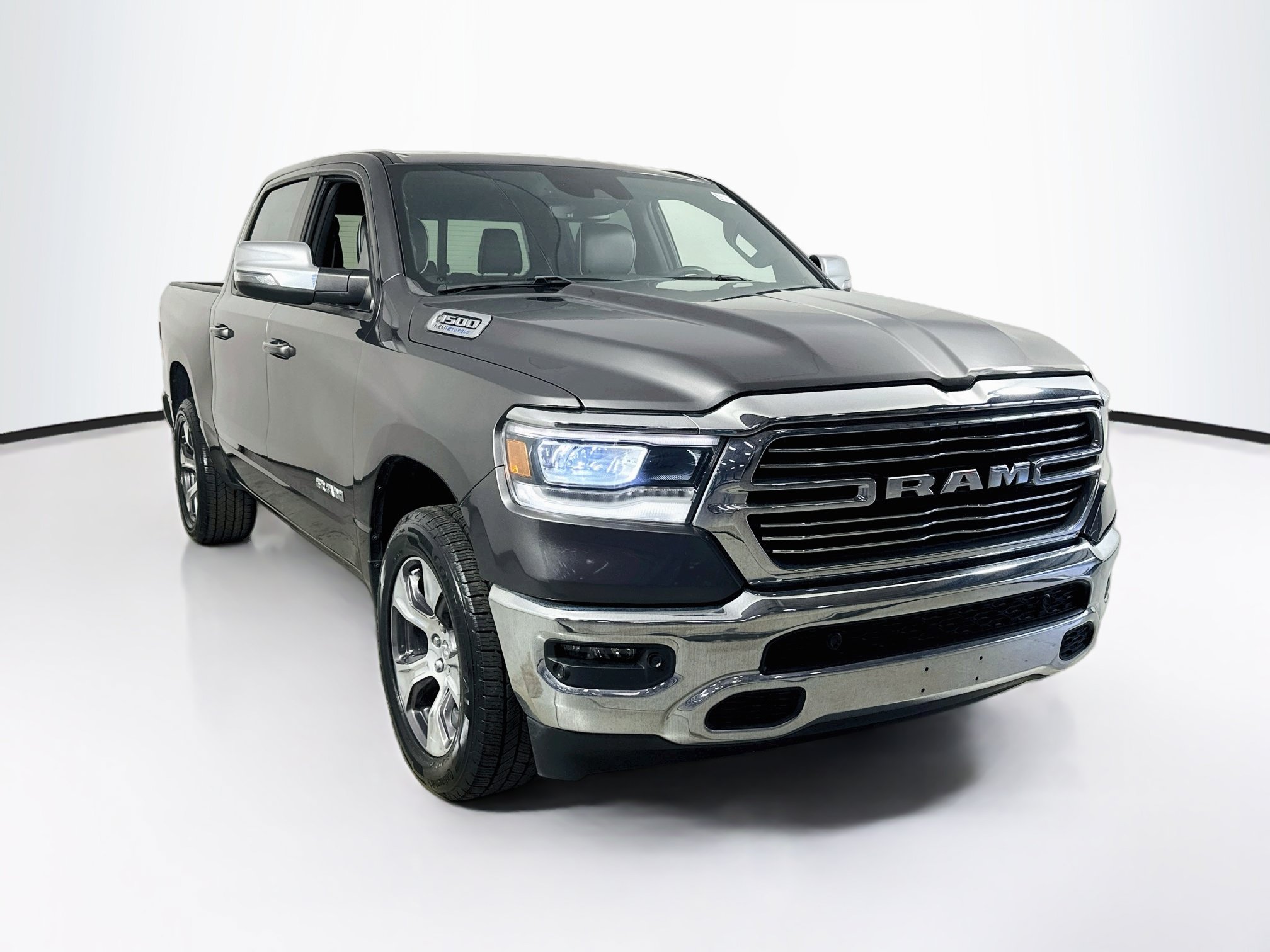 Used 2023 RAM 1500 Laramie AWD/4WD image 3